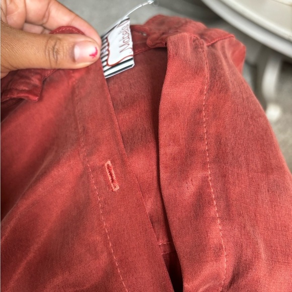 BELLA DAHL| Boyfriend shirt in Merlot | size xs - Picture 7 of 10